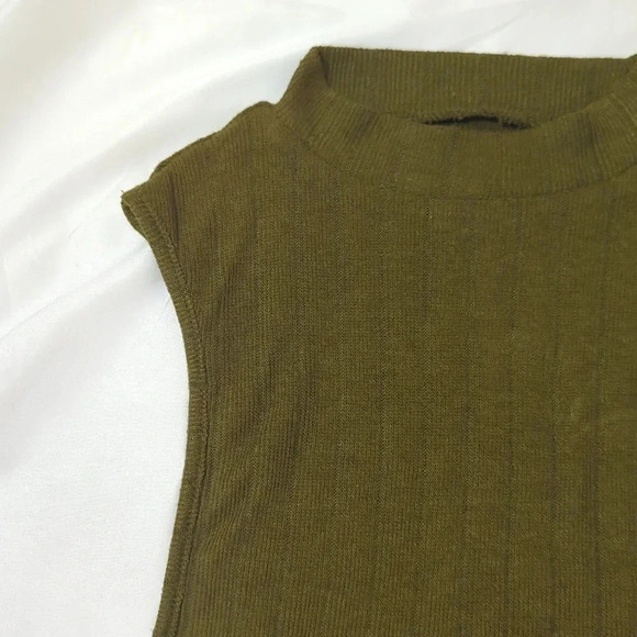 UO Mock Neck Drop Sleeve Top, Color Green Size XS-TP - Picture 4 of 12